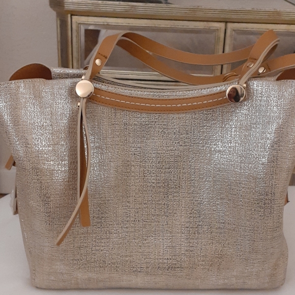 Gorgeous gold purse - Picture 2 of 4